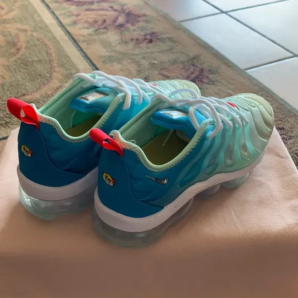 Nike Air VaporMax Plus Women's Shoes (Premium)