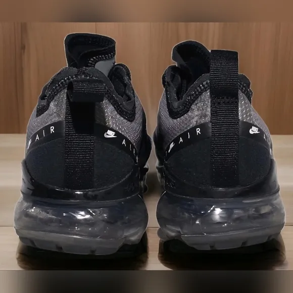 Nike Air VaporMax Youth Grey &amp; Black Athletic Shoes Size 4Y, BV0062-001