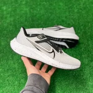 Nike Air Zoom Pegasus 40 Low Womens Running Shoes White DV3854-004 VNDS Size 8.5