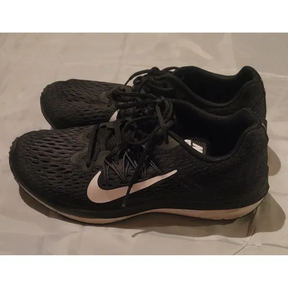 Nike Air Zoom Winflo 5 Black Mens 9.5  Anthracite AA7406-002 Running Shoes