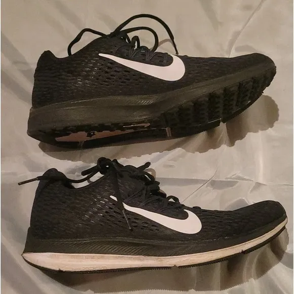 Nike Air Zoom Winflo 5 Black Mens 9.5  Anthracite AA7406-002 Running Shoes