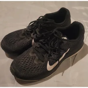 Nike Air Zoom Winflo 5 Black Mens 9.5  Anthracite AA7406-002 Running Shoes