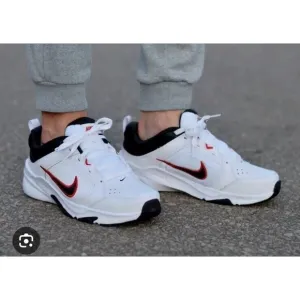 Nike Defy All Day Training Shoes Sneakers Men Sz 9 DJ1196