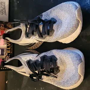 Nike Epic React FlyKnit 2 Size 8
