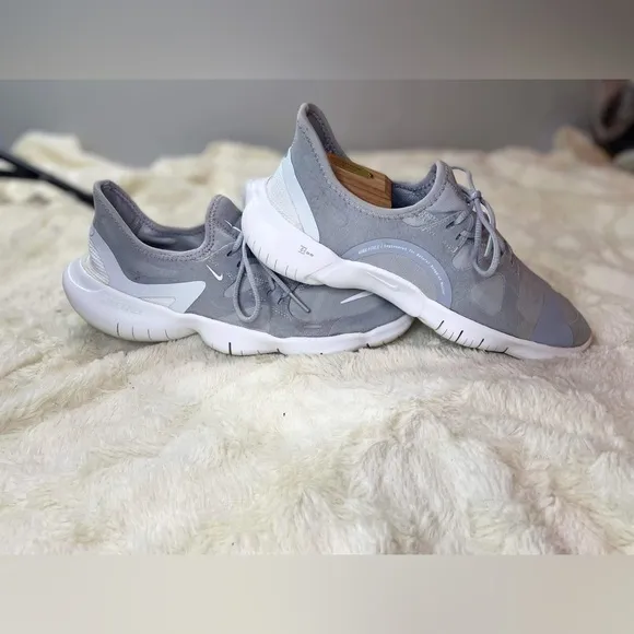 Nike Free Run RN 5.0 Running Shoes Wolf Grey White  mens size 8