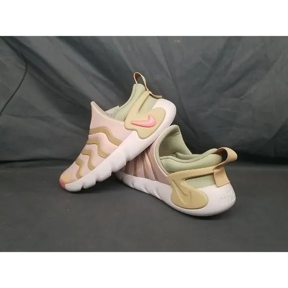 Nike Girls Dynamo Go (PS) Athletic Sneakers Slip-On Pink Size 4 DISPLAY MODEL!