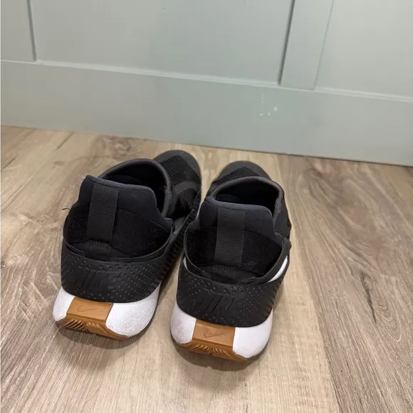 Nike go flyease black gum slip on shoes men’s size 7.5