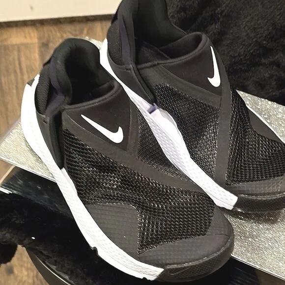 Nike Go FlyEase Easy On/Off Shoes