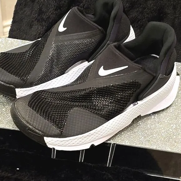 Nike Go FlyEase Easy On/Off Shoes