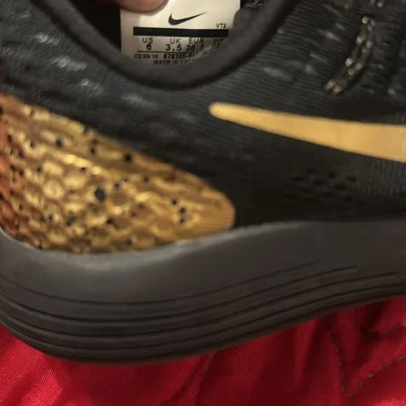 Nike gold and black uneasy running shoes