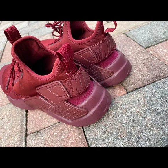 NIKE HUARACHE DRIFT GS SZ 6.5Y