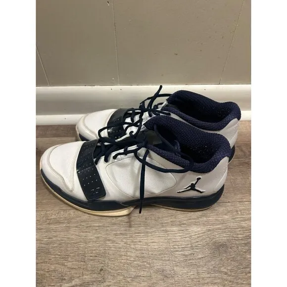 Nike Jordan Men's Basketball Shoes Size 13 White &amp; Navy Blue