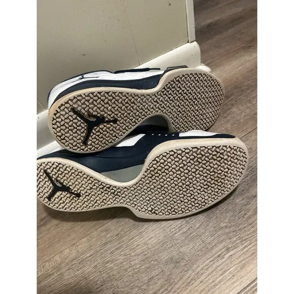 Nike Jordan Men's Basketball Shoes Size 13 White &amp; Navy Blue