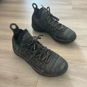 Nike KD Zoom 11 Black Twilight Pulse Mens Size 9.5Basketball Shoes