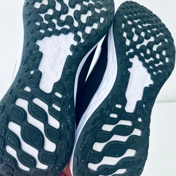 NIKE KIDS GRADE SCHOOL REVOLUTION NN  6 RUNNING SHOES DD1096-003.SIZE 6.5 Y