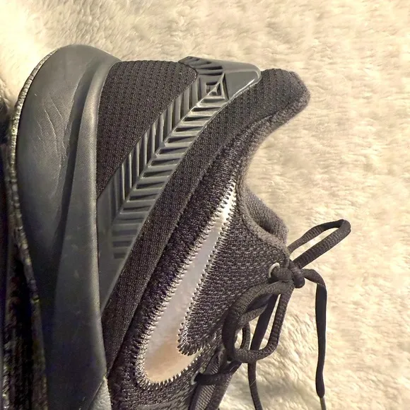 Nike Men Black Chrome Flytrap Zoom
