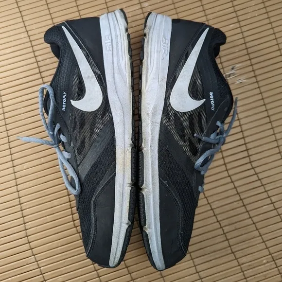 Nike Mens Air Relentless 4 685138-002 Black White Running Shoes Lace Up Sz 15. 1