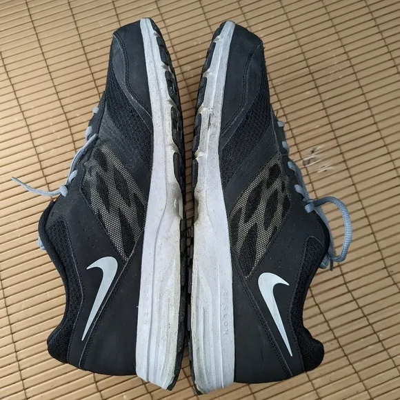 Nike Mens Air Relentless 4 685138-002 Black White Running Shoes Lace Up Sz 15. 1