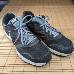 Nike Mens Air Relentless 4 685138-002 Black White Running Shoes Lace Up Sz 15. 1