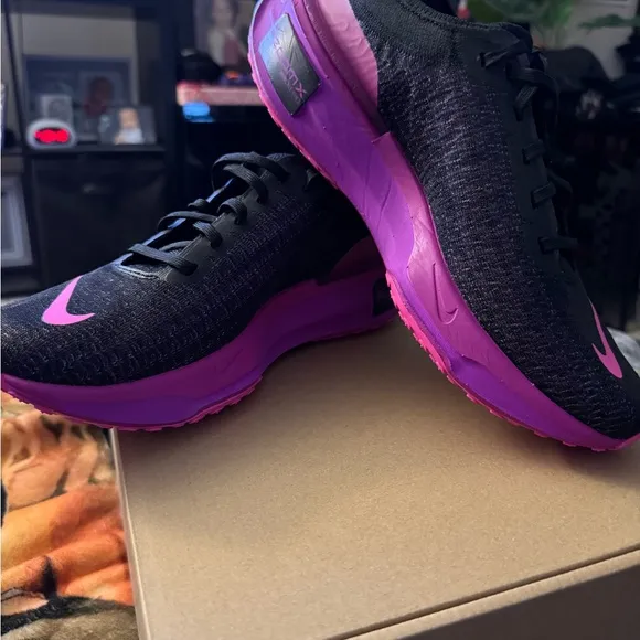 Nike Men's Black and Pink Running Shoes