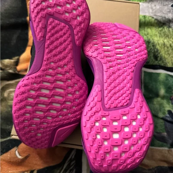 Nike Men's Black and Pink Running Shoes