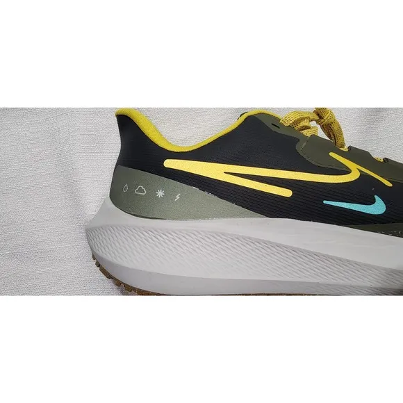 Nike Pegasus Shield weatherize running shoes size 12