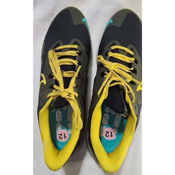 Nike Pegasus Shield weatherize running shoes size 12