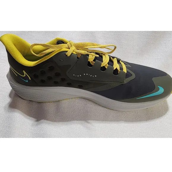 Nike Pegasus Shield weatherize running shoes size 12