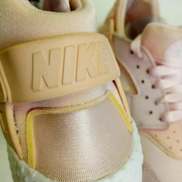 Nike Pink Huarache Shoes 7Y