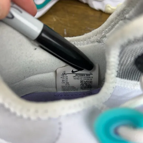 Nike React Presto Shoes Mens 10 White Cassette Running Athletic Sneakers AV2605