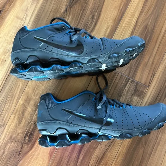 Nike Reax Tr Men's Black and Blue Training Shoes