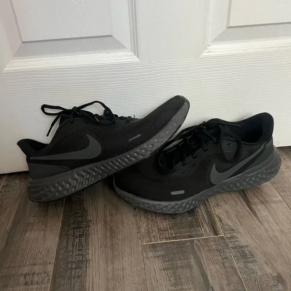 Nike Revolution 5 Running Shoes