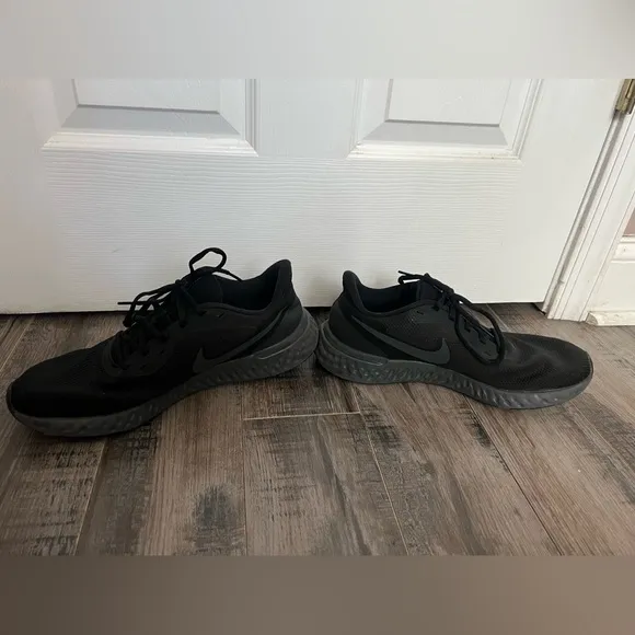 Nike Revolution 5 Running Shoes