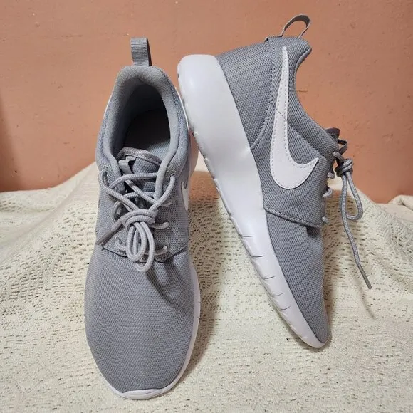 Nike Roshe One Kids Athletic Running Shoes Wolf Gray White Size 4y