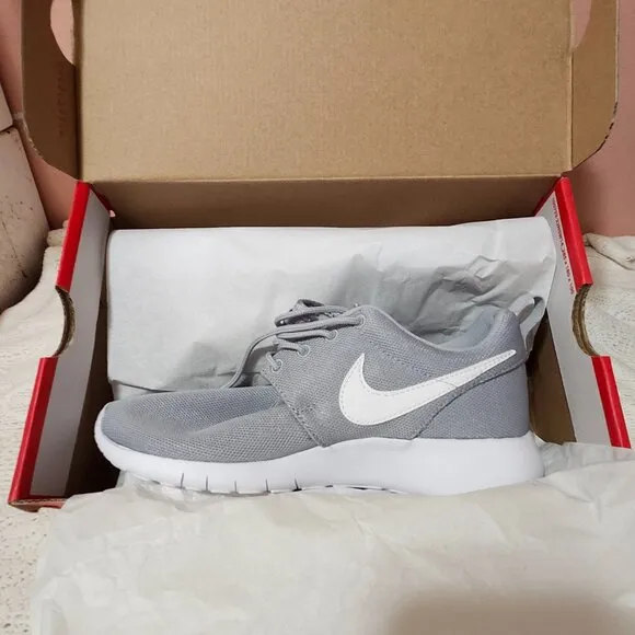 Nike Roshe One Kids Athletic Running Shoes Wolf Gray White Size 4y