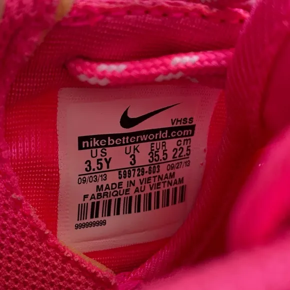 Nike Roshe Run Flyknit Shoes Sneakers in Hot Pink/White size 5.5
