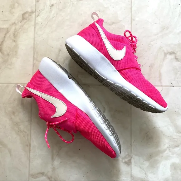 Nike Roshe Run Flyknit Shoes Sneakers in Hot Pink/White size 5.5