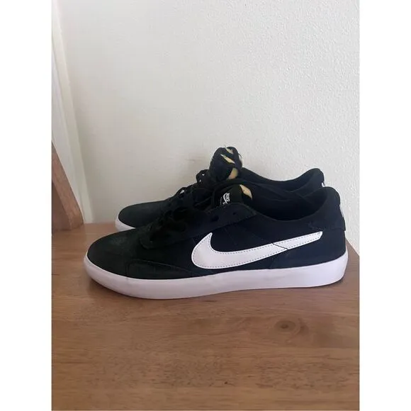 Nike SB Heritage Vulc Black &amp; White Skate Shoes size 11 Men’s