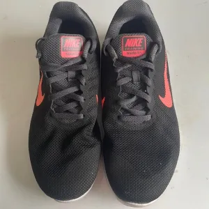 Nike training in season TR 6 sneakers black orange running shoes women size 7.5