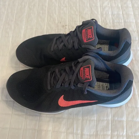 Nike training in season TR 6 sneakers black orange running shoes women size 7.5