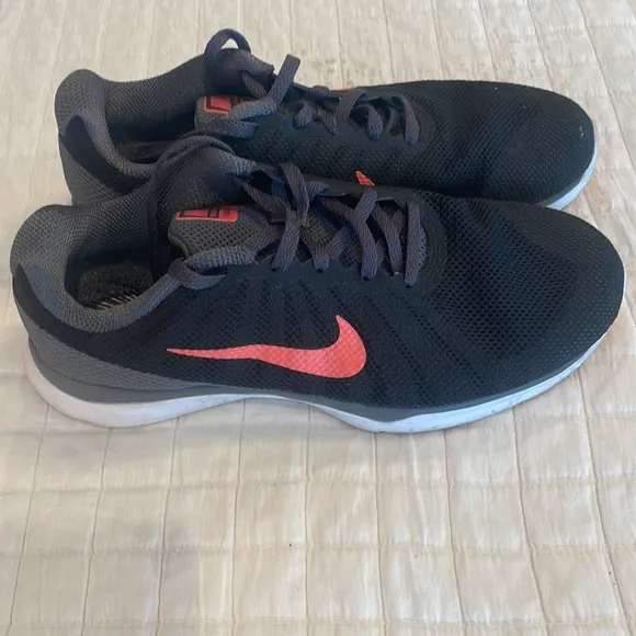 Nike training in season TR 6 sneakers black orange running shoes women size 7.5