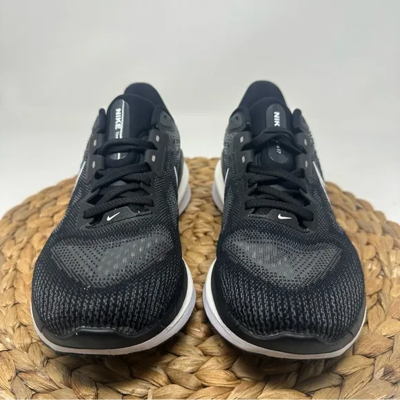 NIKE Vomero 17 Running Shoes Black White Size 6.5 Women's