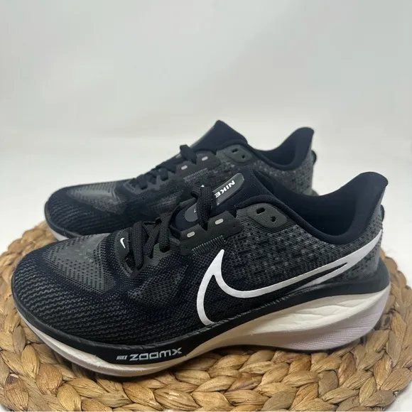 NIKE Vomero 17 Running Shoes Black White Size 6.5 Women's