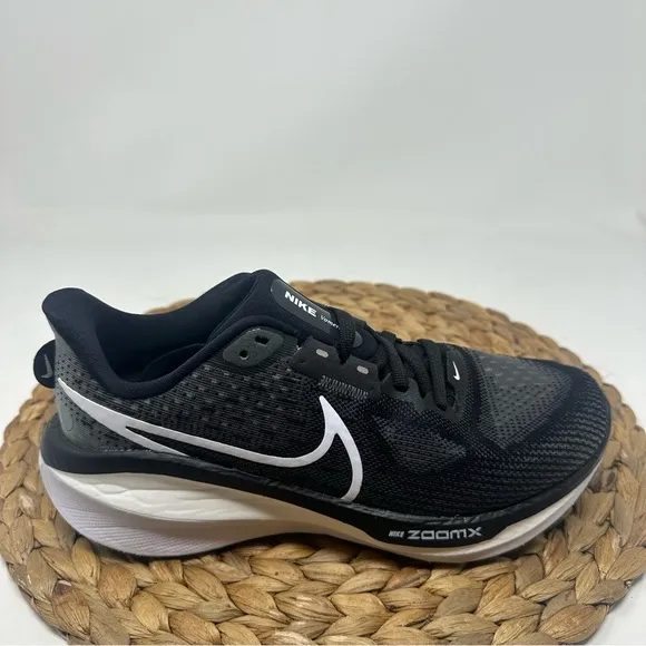 NIKE Vomero 17 Running Shoes Black White Size 6.5 Women's