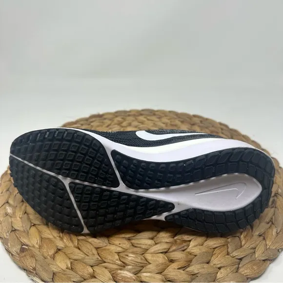 NIKE Vomero 17 Running Shoes Black White Size 6.5 Women's