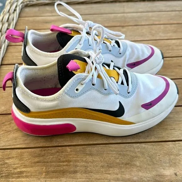 NIKE Women's Race Running Sneakers  5.5