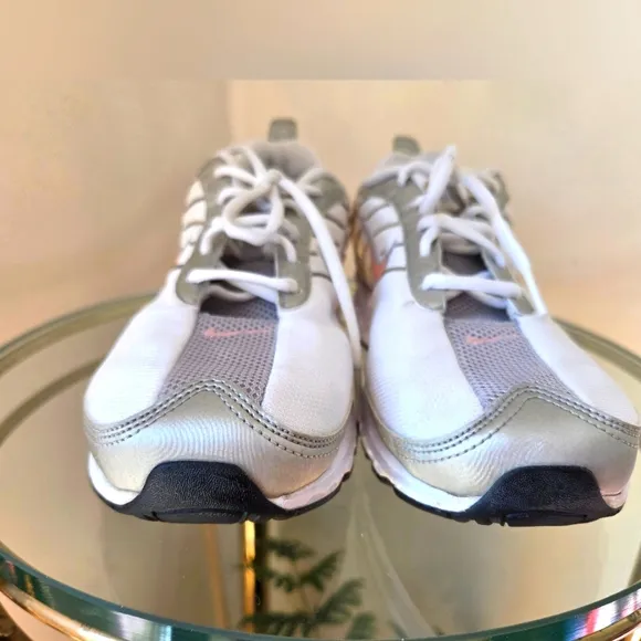 NIKE Womens Rolling Rail White Running Shoes Sneakers Womens Size 8.5M VGUC