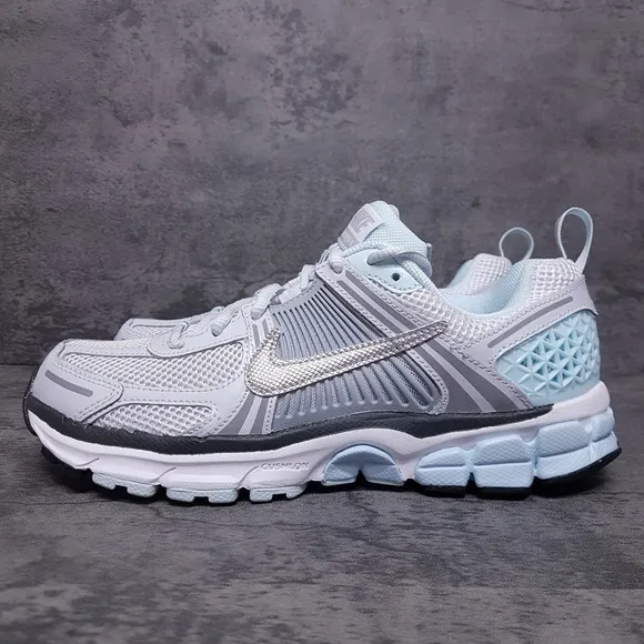 NIKE Zoom Vomero 5 Y2K Running Shoes Boys 6.5Y Womens 8 Glacier Blue Grey