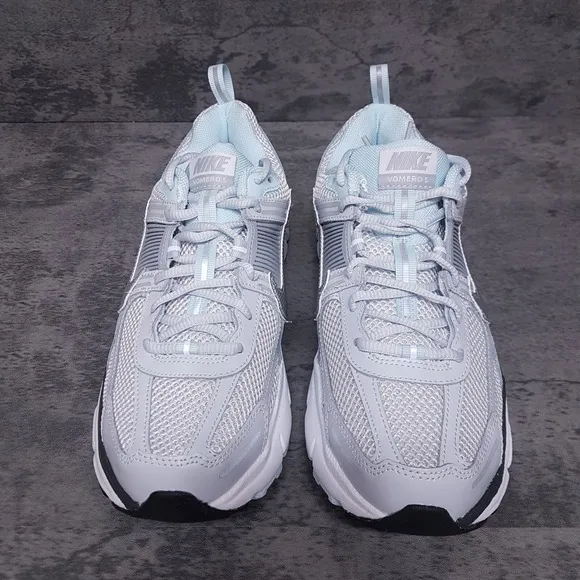 NIKE Zoom Vomero 5 Y2K Running Shoes Boys 6.5Y Womens 8 Glacier Blue Grey