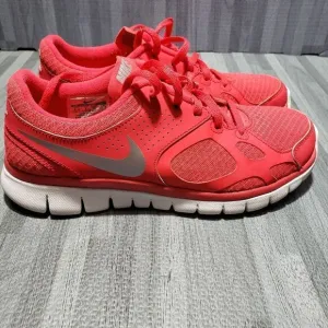 Nike flex women red running shoes